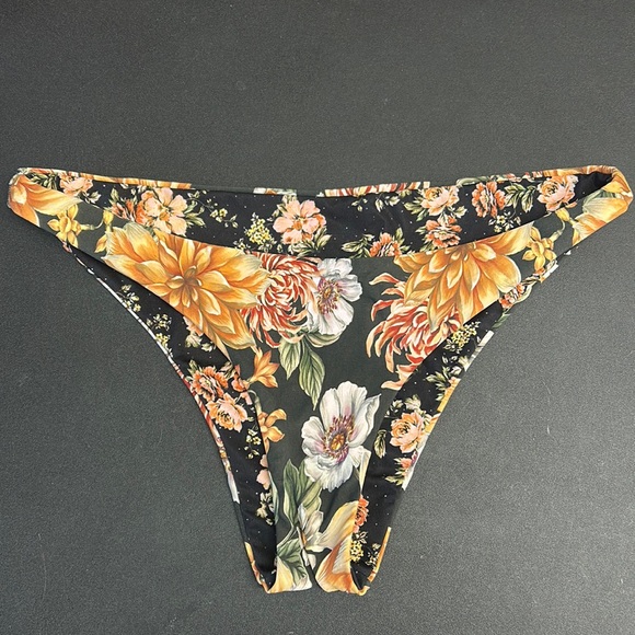 Maaji floral flirt thin side reversible mid-rise bikini bottom - Picture 2 of 5